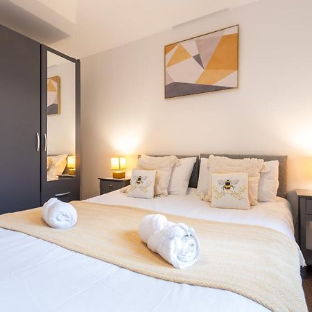 Parking - Spacious - Smart Tv - Self Checkin - Garden - King Derby Exterior foto