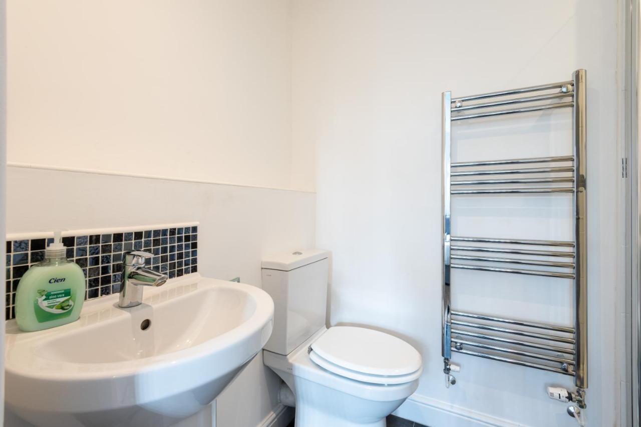 Parking - Spacious - Smart Tv - Self Checkin - Garden - King Derby Exterior foto