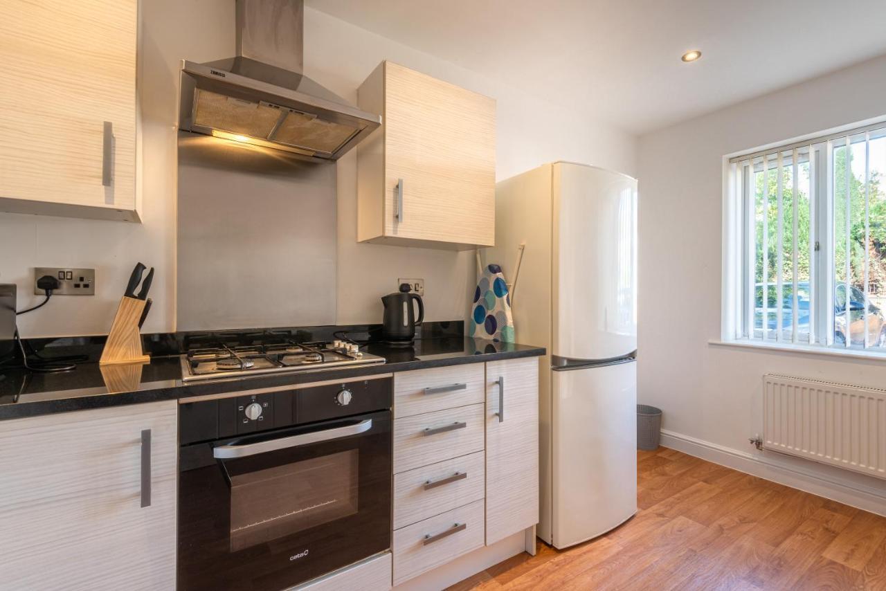 Parking - Spacious - Smart Tv - Self Checkin - Garden - King Derby Exterior foto